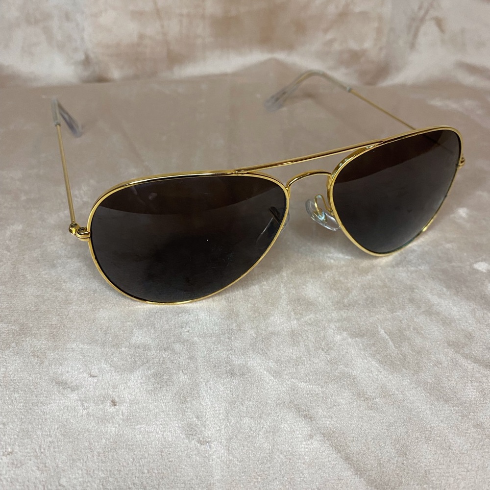 Vintage Gold Aviator Sunglasses with Smoke Lenses